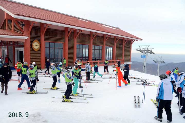 6-인민의 문화정서생활기지-마식령스키장